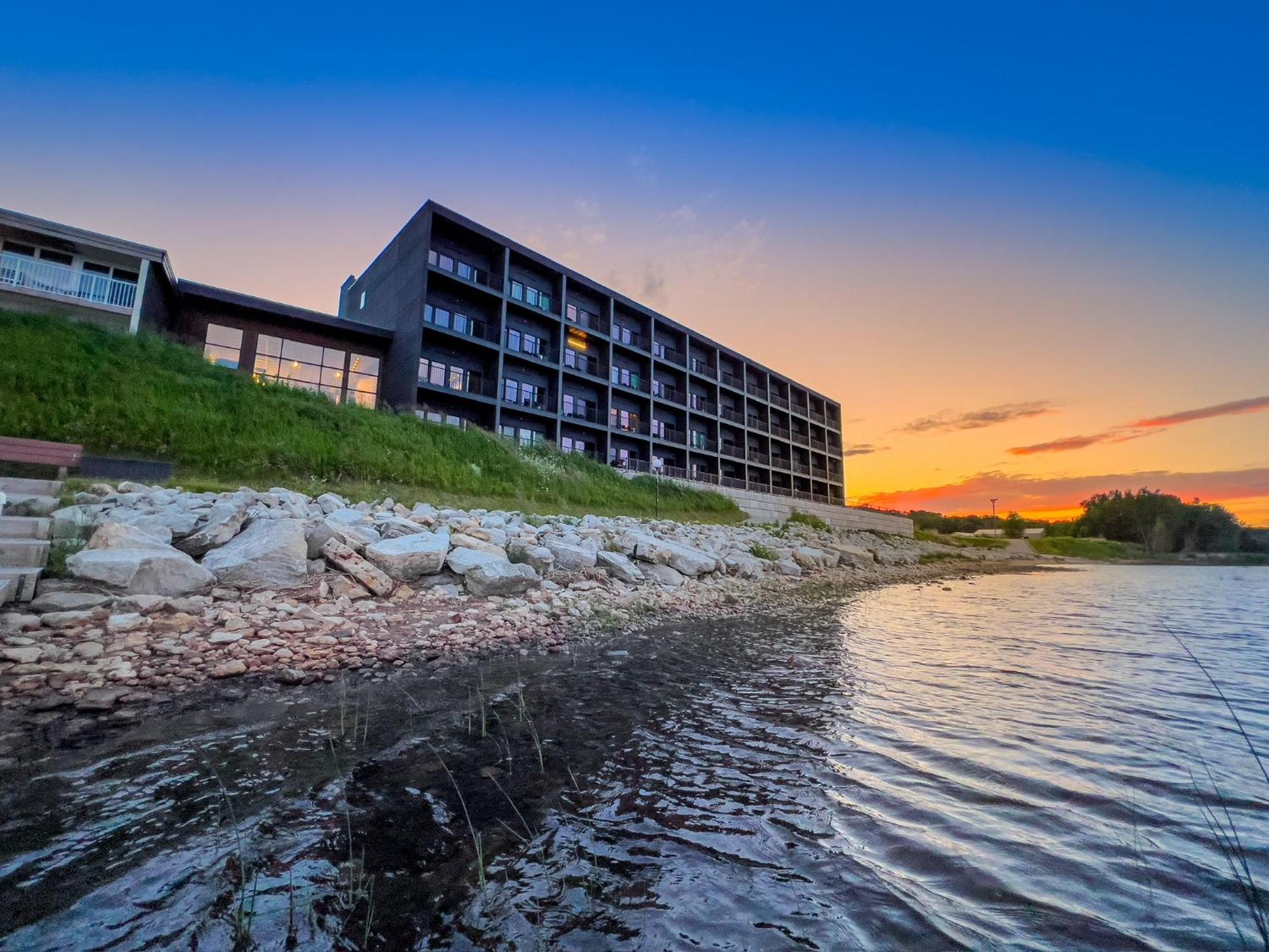 Terrace Bay Hotel - Lakefront Escanaba Exteriör bild